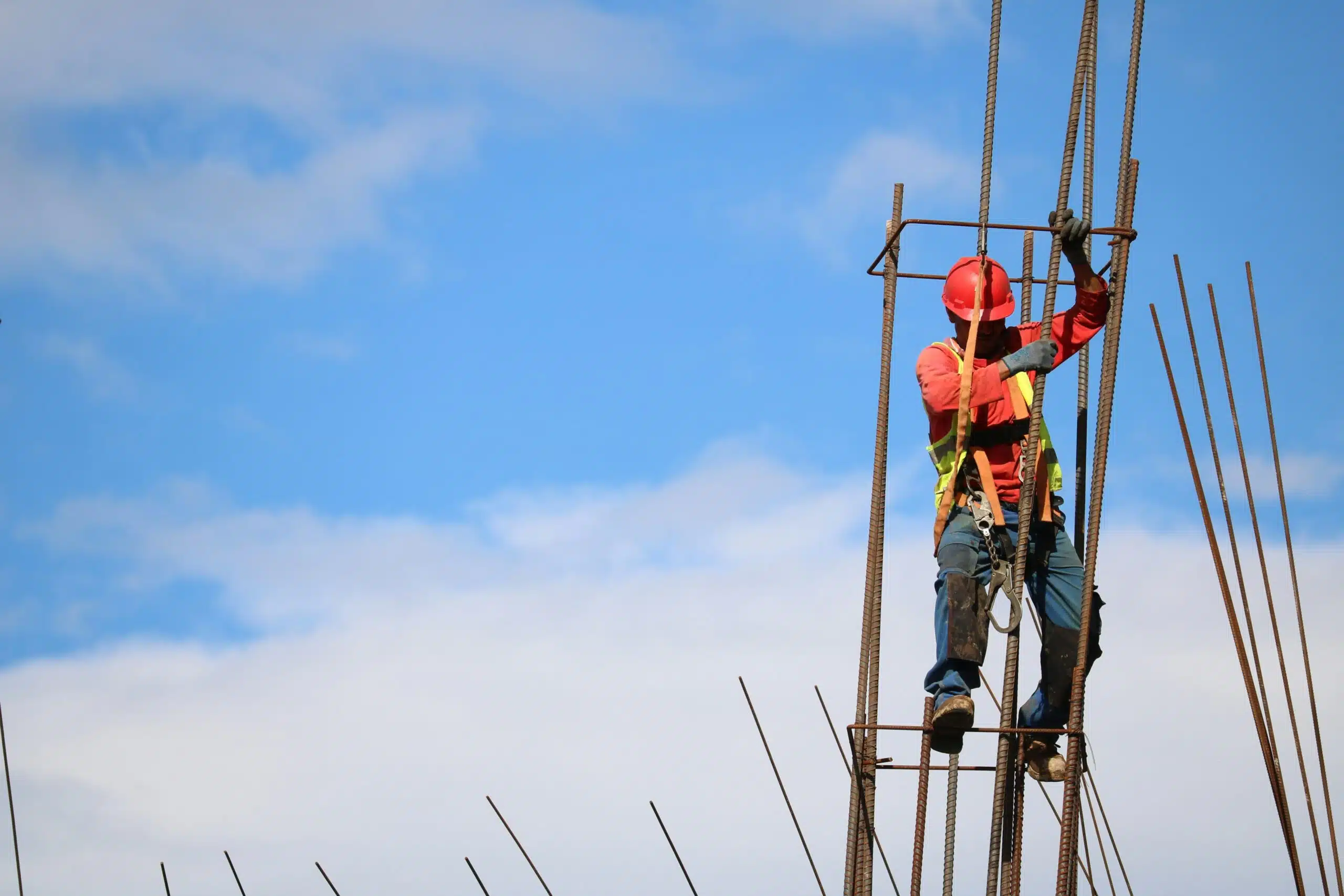 un homme sur un chantier